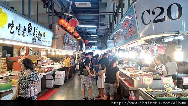 魚市場和菜市場也有一個共同處就是過12點後去的價格會更便宜喔,或是同價份量更多,有時候到南寮玩玩,下午3多在進魚市場購買海鮮,回家就有豐富海鮮大餐了,記得來南寮一定要撿便宜喔 1473207697-611204061_l