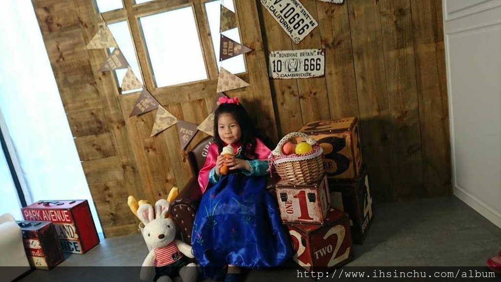 2017年心路基金會新竹區有8位早期療育兒童畢業進入小學或一般幼兒園,邁開人生的另一段旅程之際,新竹京華婚紗公司邀請孩子們來到兒童創意寫真館來個畢業小旅行,免費為孩子們拍攝獨一無二的畢業沙龍照,作為新旅程的紀念與祝福! 2017年心路基金會新竹區有8位早期療育兒童畢業進入小學或一般幼兒園,邁開人生的另一段旅程之際,新竹京華婚紗公司邀請孩子們來到兒童創意寫真館來個畢業小旅行,免費為孩子們拍攝獨一無二的畢業沙龍照,作為新旅程的紀念與祝福!