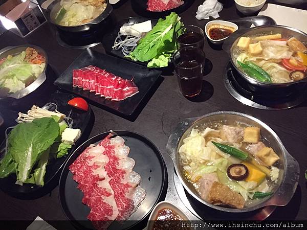 台中火鍋美食推薦輕井澤鍋物(公益店)。火鍋套餐附白飯、蔬菜盤、主菜、紅茶、冰沙，午間限定4種火鍋只要$168!!!不收10%服務費!!!