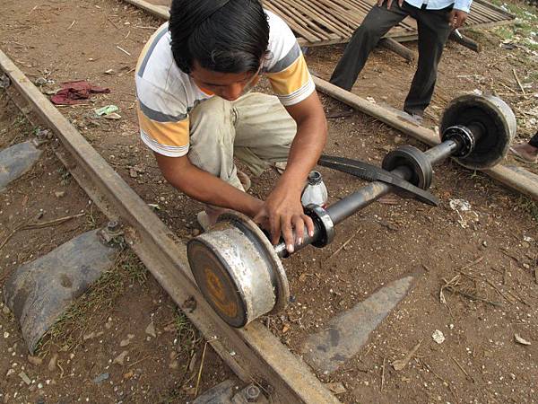 800px-Bamboo_Train_01