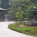 57.	位於西塔區的淨土院是安葬傳教大師最澄的御廟。淨土院座落在比叡山最幽靜深處。