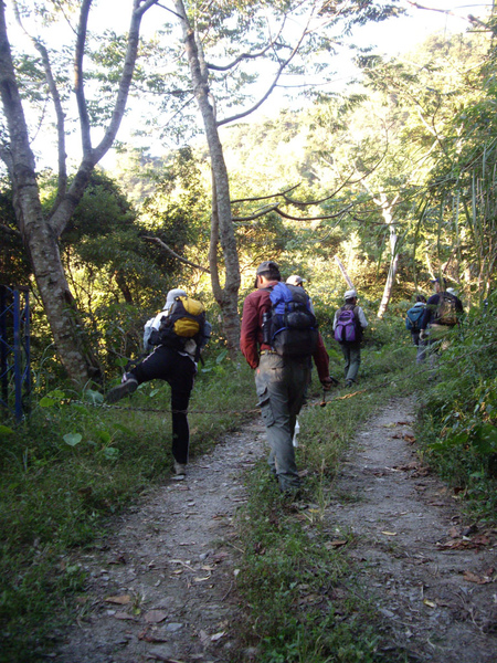 無情的鐵鍊擋住去路囉.jpg