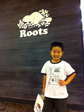 ROOTS 直接穿走!