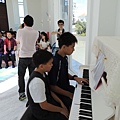 彈鋼琴