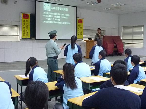 1021125校園法治教育萬華少警隊輔導組盧孟禹社工 (1).JPG