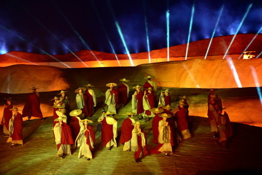 【中國甘肅省】絲路,華山12天之旅Day8:敦煌鳴沙山月牙泉