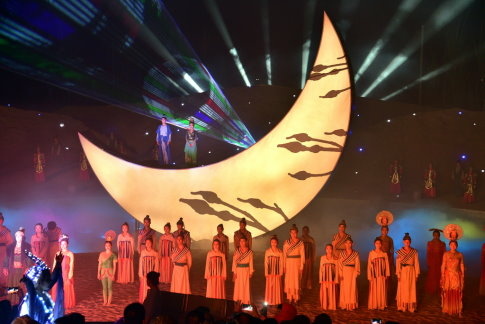 【中國甘肅省】絲路,華山12天之旅Day8:敦煌鳴沙山月牙泉