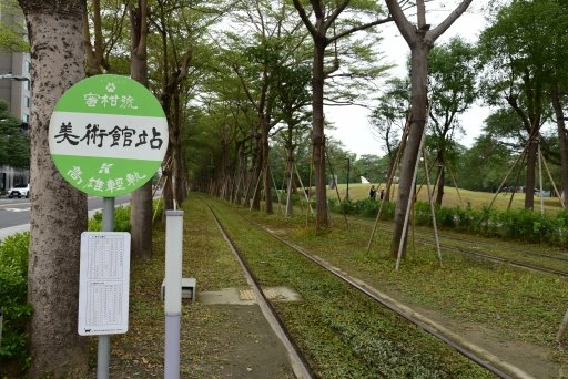 【高雄市鼓山區】 高雄輕軌夢幻場景-龍貓隧道 (高雄3日遊之