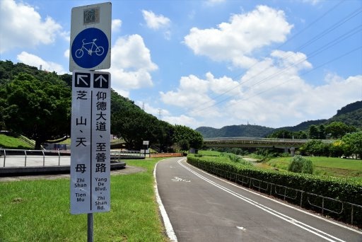 【台北市土林區】雙溪生活水岸自行車道左右岸-阿勃勒大爆開