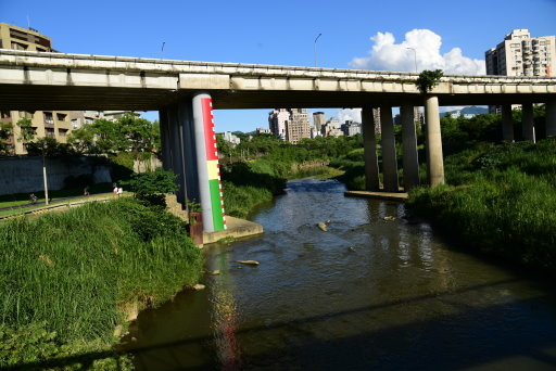 【新北市,台北市】橫跨新北市,台北市的新店溪右岸自行車道 (