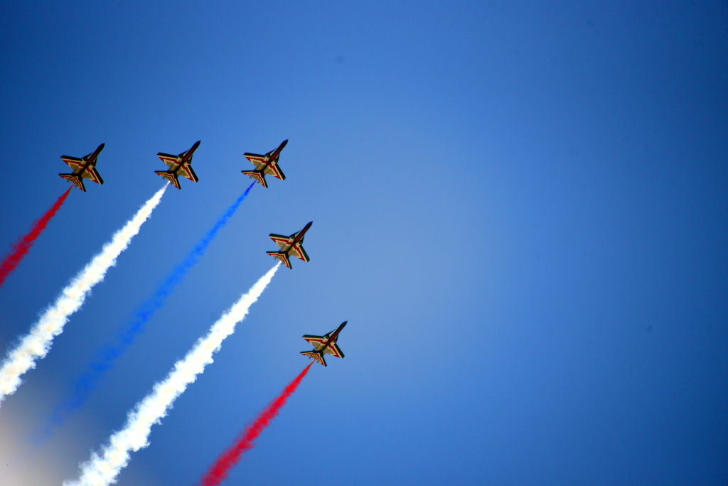 【2025雙十國慶】雷虎特技小組勇鷹高教機衝場噴彩煙表演