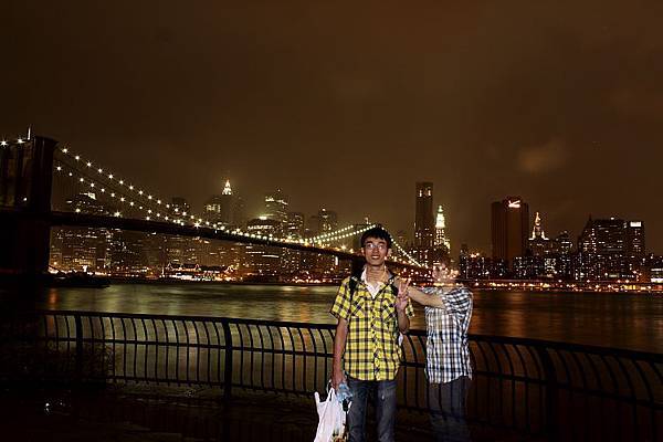 Brooklyn Bridge and Manhattan_哲宇又在玩鬼影 XD