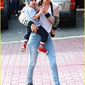 miranda-kerr-gymnastics-class-with-flynn-12