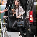 miranda-kerr-holds-pup-04