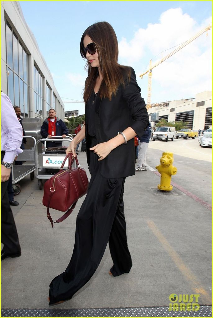 miranda-kerr-lax-black-outfit-07