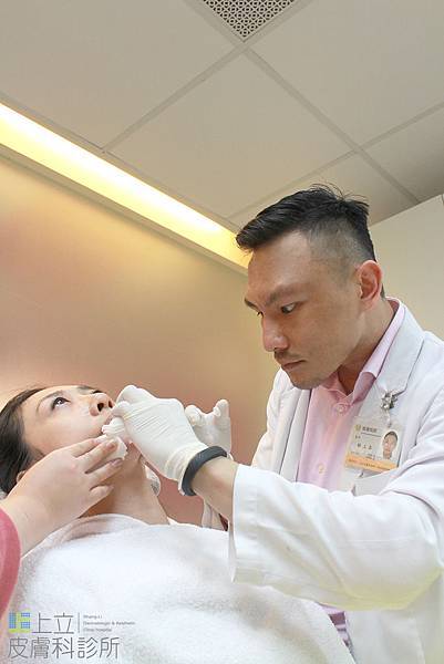 新Ellansé 洢蓮絲少女針PolycaprolactonePCL膠原增生劑洢蓮絲上立皮膚科林上立洢蓮絲3D聚左旋乳酸晶亮瓷微晶瓷隆鼻墊下巴拉提上立皮膚科 費用 林上立 價格 林上立 評價 液態拉皮上立提 液態拉皮 推薦液態拉皮Ellanse洢蓮絲易麗適依戀詩01.JPG 新Ellansé 洢蓮絲少女針PolycaprolactonePCL膠原增生劑洢蓮絲上立皮膚科林上立洢蓮絲3D聚左旋乳酸晶亮瓷微晶瓷隆鼻墊下巴拉提上立皮膚科 費用 林上立 價格 林上立 評價 液態拉皮上立提 液態拉皮 推薦液態拉皮Ellanse洢蓮絲易麗適依戀詩01.JPG