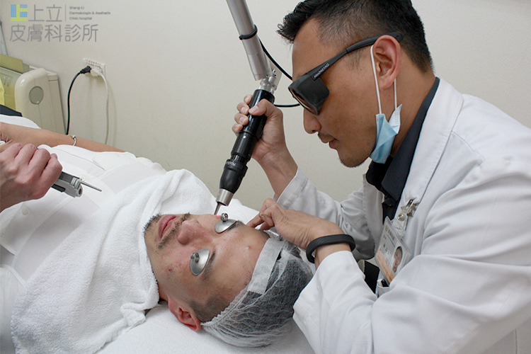 PicoSure蜂巢皮秒除皺雷射 除皺雷射 蜂巢皮秒機械光755雷射 淨膚雷射蜂巢瞬效透鏡 蜂巢皮秒機械光雷射PicoSure皮秒雷射雀斑曬斑 細紋眼下細紋毛孔粗大飛梭雷射縮毛孔淨膚雷射皮秒雷射價格皮秒雷射價錢皮秒雷射凹洞皮秒雷射除斑皮秒雷射刺青二代皮秒01.jpg PicoSure蜂巢皮秒除皺雷射 除皺雷射 蜂巢皮秒機械光755雷射 淨膚雷射蜂巢瞬效透鏡 蜂巢皮秒機械光雷射PicoSure皮秒雷射雀斑曬斑 細紋眼下細紋毛孔粗大飛梭雷射縮毛孔淨膚雷射皮秒雷射價格皮秒雷射價錢皮秒雷射凹洞皮秒雷射除斑皮秒雷射刺青二代皮秒01.jpg