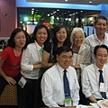 20090923於飯店用餐合影1.JPG