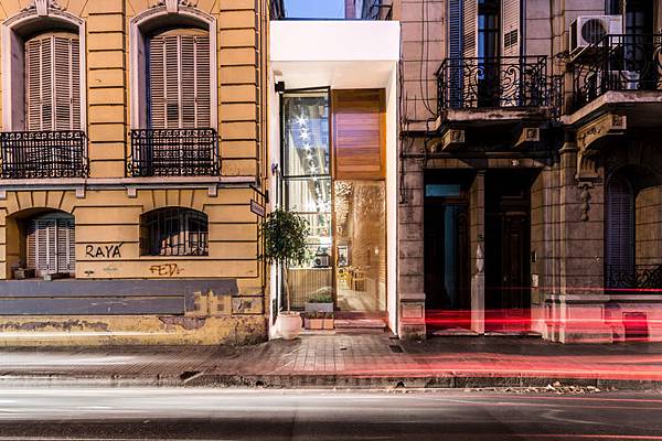 el-papagayo-tiny-restaurant-argentina-narrow-corridor.jpg el-papagayo-tiny-restaurant-argentina-narrow-corridor.jpg