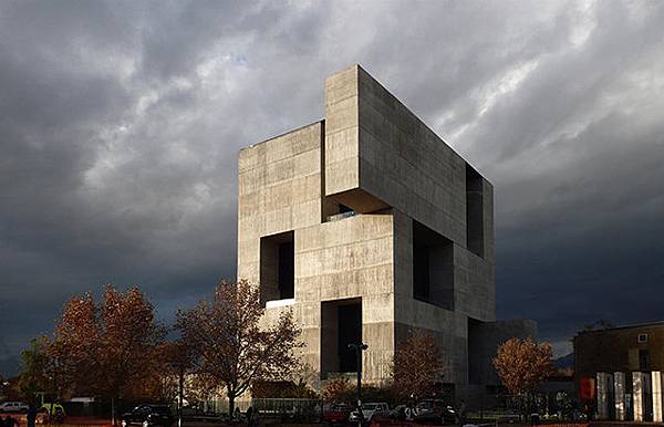 Alejandro-Aravena-Innovation-Center-08.jpg Alejandro-Aravena-Innovation-Center-08.jpg