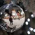 self_reflection_dundas_square