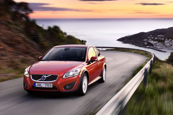 2011_volvo_c30_fr_new.jpg