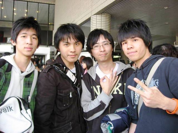 1445223174-royal team 的成員以及後捕.jpg