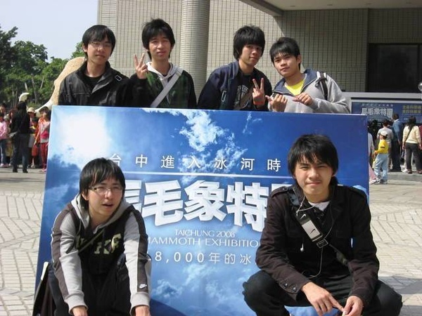 1445223181-royal team 的成員.jpg