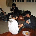 1445223220-民宿吃宵夜拉~~.jpg