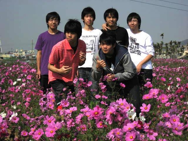 1445223243-royal team  車隊 抵達花海.jpg