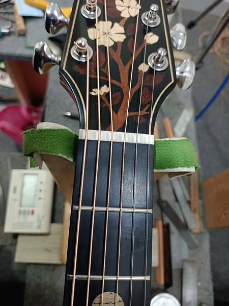 psi guitar 上枕換置與弦距設定工序