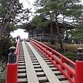 這座紅橋又稱做 結緣橋。