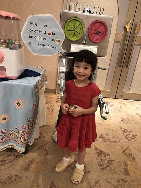 小妞很開心。