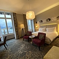 Hotel Schweizerhof Luzern 座落於盧森湖畔，是這區很知名的飯店。