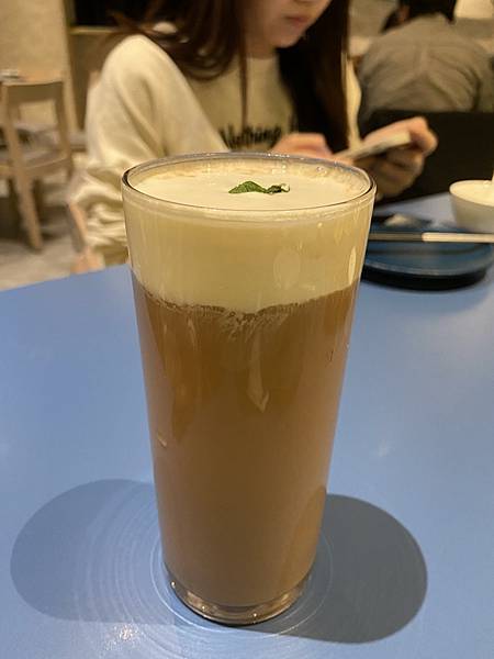 有點渴，飲料先上來。