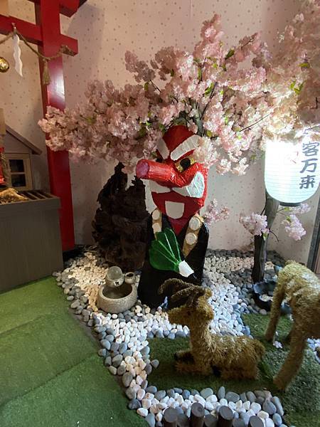 吃飽喝足好開心。