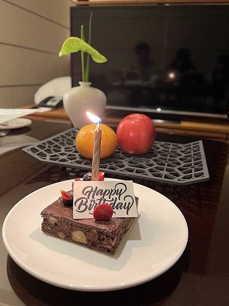 酒店贈送的生日蛋糕。