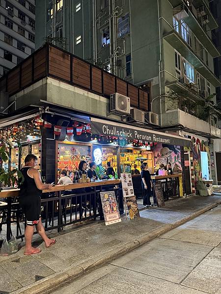 這區很多異國料理&小酒館。