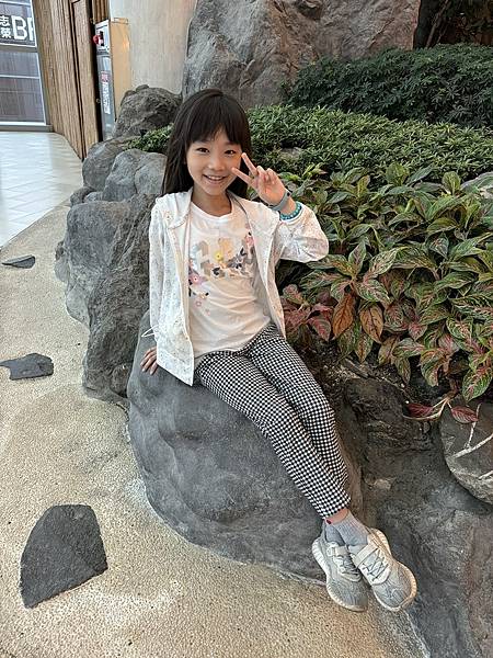 小妞很開心。