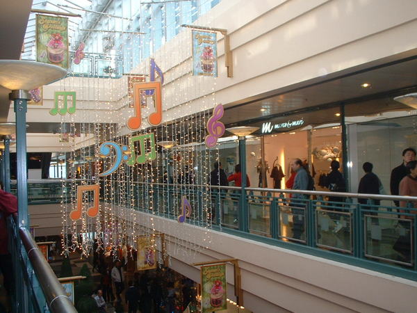 依舊是太平山上的Shopping Mall 真的是買東西吃東西&gt;&lt;