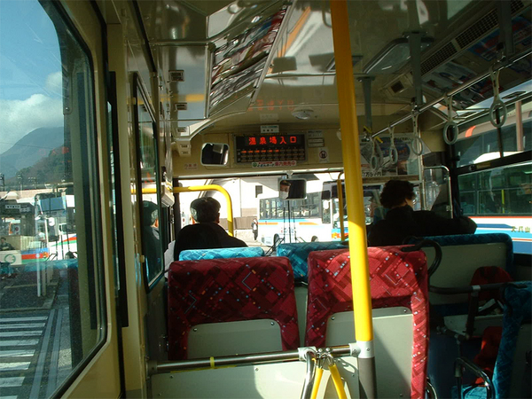 箱根的公車 前往小王子博物館路上...
