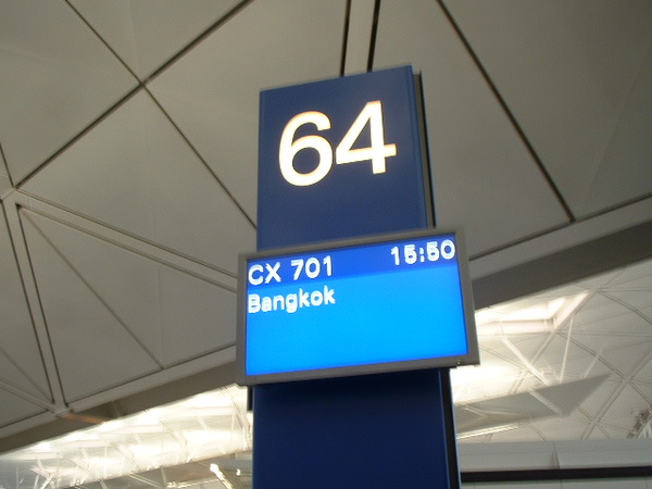 香港赤臘角機場的GATE64帶我去我要去的地方
