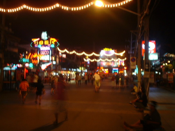 晚上熱鬧的Patong夜市