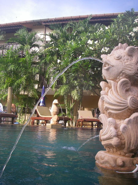 Baan Karon Resort的游泳池