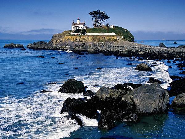 Battery Point Lighthouse, Crescent City, California.jpg