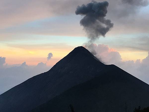 【瓜地馬拉 Acatenango】與火山談戀愛，我要攻頂啦！