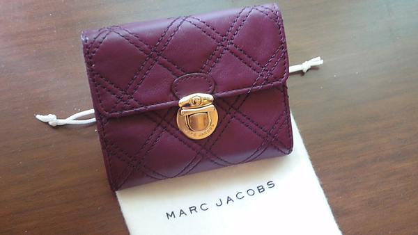 (SOLD OUT) 全新MARC JACOBS經典菱格紋特殊處理小羊皮短夾