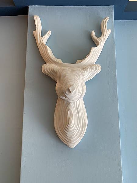 懸掛在牆上的鹿