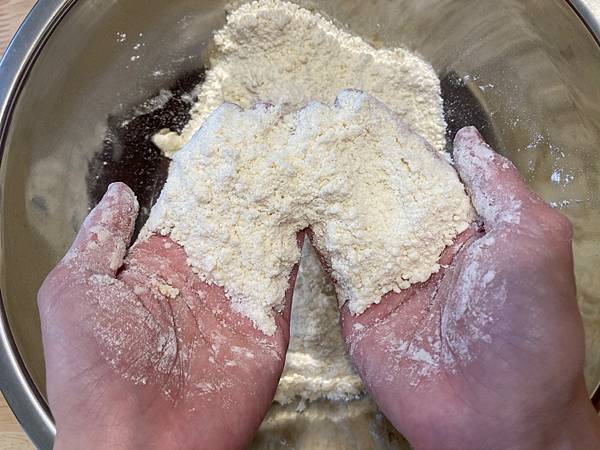 點我放大 奶油與麵粉的結合像是質地比較粗的麵粉