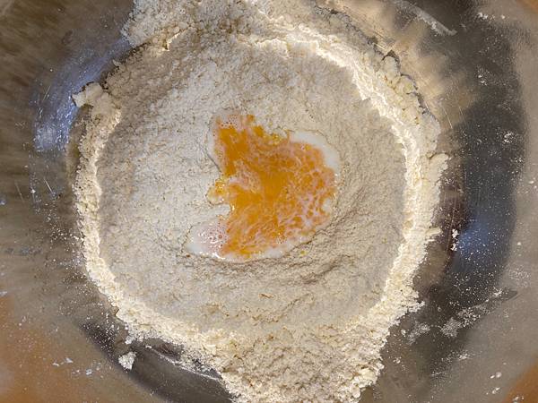 點我放大 冰牛奶要分次加入